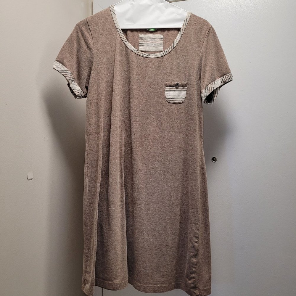 GENTLY USED, VINTAGE LOOK, DENVER HAYES TEE SHIRT DRESS, MEDIUM!!!